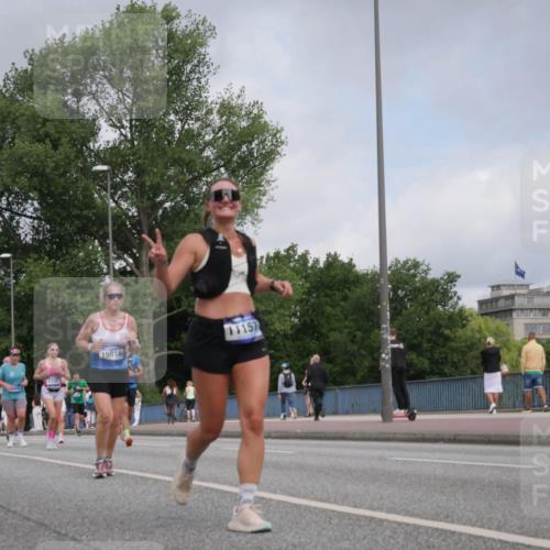 29.06.2025 - hella hamburg halbmarathon Luisa Fischer http://msf.ph/oto/8446712 29.06.2025 10:28:52 Kennedybrücke 1740, 15016, 11157, 70, 1627, 1740, 2000, 3053, 3920, 4444, 6869, 8357 meine-sportfotos.de