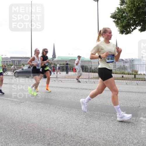29.06.2025 - hella hamburg halbmarathon Lena Gebhardt http://msf.ph/oto/8446713 29.06.2025 10:30:10 Lombardsbrücke 654, 14304, 16182, 1097, 1547, 1694, 2302, 2699, 2901, 3443, 3573, 3613, 4580, 5063, 5322, 5350, 6598, 6616, 6626, 8388, 8792, 8941, 9095, 9937, 10162, 10880, 11376, 11444, 12227, 12305, 12349, 12350, 12504, 12537, 12688, 12710, 13031, 13418, 13810, 14304, 15266, 15938, 16182, 16601, 16604, 16735, 16769, 16864, 17529, 18046, 18385, 18503, 18671 meine-sportfotos.de