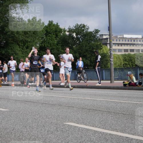 29.06.2025 - hella hamburg halbmarathon Luisa Fischer http://msf.ph/oto/8446720 29.06.2025 09:47:22 Kennedybrücke 16818, 12595, 6781, 1758, 7651, 12900, 16157, 18871, 1758, 2746, 5070, 5269, 6781, 7272, 8209, 9137, 9381, 10171, 10486 meine-sportfotos.de