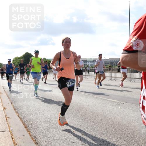 29.06.2025 - hella hamburg halbmarathon Lena Gebhardt http://msf.ph/oto/8446752 29.06.2025 09:53:32 Lombardsbrücke 3188, 607, 17748, 18678, 1012, 1391, 1466, 1558, 1735, 1750, 1759, 2234, 2270, 2365, 2402, 2516, 2590, 2623, 2890, 2937, 3004, 3146, 3186, 3304, 3414, 3907, 4091, 4140, 4247, 4310, 4553, 4949, 4997, 5022, 5115, 5132, 5362, 5460, 5532, 5623, 5624, 5650, 5692, 6071, 6081, 6152, 6203, 6282, 6375, 6388, 6460, 6575, 6712, 6903, 7204, 7322, 7385, 7448, 7450, 7480, 7765, 8063, 8664, 9030, 9126, 9626, 9633, 9723, 9965, 11077, 13009 meine-sportfotos.de