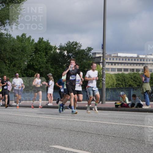 29.06.2025 - hella hamburg halbmarathon Luisa Fischer http://msf.ph/oto/8446755 29.06.2025 09:47:23 Kennedybrücke 6781, 1758, 1259, 161, 7651, 2900, 18871, 1758, 2746, 3043, 5070, 5269, 5746, 6781, 7272, 8209, 9137, 9381, 10171, 10486 meine-sportfotos.de
