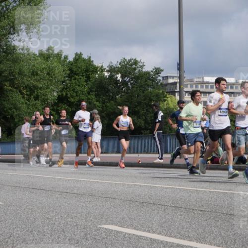 29.06.2025 - hella hamburg halbmarathon Luisa Fischer http://msf.ph/oto/8446784 29.06.2025 09:47:23 Kennedybrücke 12596, 16818, 6781, 1758, 16, 11169, 12900, 1758, 2746, 3043, 5070, 5269, 5746, 6781, 7272, 8209, 9137, 9381, 10171, 10486 meine-sportfotos.de