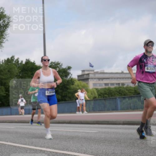 29.06.2025 - hella hamburg halbmarathon Luisa Fischer http://msf.ph/oto/8446790 29.06.2025 10:29:02 Kennedybrücke 13842, 8357, 1093, 1305, 1740, 2278, 3961, 3963, 6663, 6869, 8357 meine-sportfotos.de