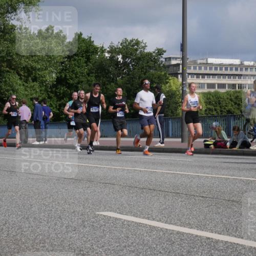 29.06.2025 - hella hamburg halbmarathon Luisa Fischer http://msf.ph/oto/8446813 29.06.2025 09:47:24 Kennedybrücke 18837, 12049, 16818, 45, 6781, 2746, 2595, 1758, 16157, 1758, 2746, 3043, 5070, 5269, 5328, 5746, 6781, 7272, 8209, 9137, 9381, 10171, 10486 meine-sportfotos.de
