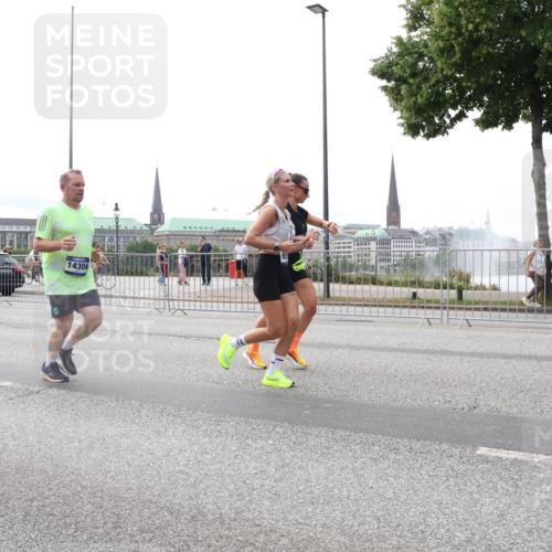 29.06.2025 - hella hamburg halbmarathon Lena Gebhardt http://msf.ph/oto/8446820 29.06.2025 10:30:10 Lombardsbrücke 14304, 1097, 1547, 1694, 2302, 2699, 2901, 3443, 3573, 3613, 4580, 5063, 5322, 5350, 6598, 6616, 6626, 8388, 8792, 8941, 9095, 9937, 10162, 10880, 11376, 11444, 12227, 12305, 12349, 12350, 12504, 12537, 12688, 12710, 13031, 13418, 13810, 14304, 15266, 15938, 16182, 16601, 16604, 16735, 16769, 16864, 17529, 18046, 18385, 18503, 18671 meine-sportfotos.de