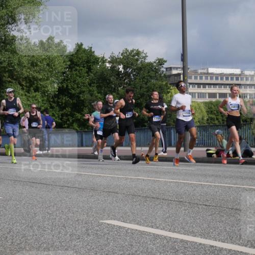 29.06.2025 - hella hamburg halbmarathon Luisa Fischer http://msf.ph/oto/8446832 29.06.2025 09:47:25 Kennedybrücke 12049, 2746, 2746, 1737, 6781, 1758, 12595, 16818, 1758, 2746, 3043, 5070, 5328, 5746, 6781, 7272, 8209, 9137, 9381, 10171, 10486 meine-sportfotos.de