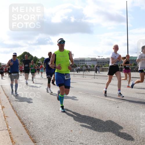 29.06.2025 - hella hamburg halbmarathon Lena Gebhardt http://msf.ph/oto/8446867 29.06.2025 09:53:33 Lombardsbrücke 3186, 607, 282, 1796, 1012, 1391, 1466, 1558, 1735, 1750, 1759, 2234, 2270, 2365, 2402, 2516, 2590, 2623, 2890, 2937, 3004, 3146, 3186, 3304, 3414, 4091, 4140, 4247, 4310, 4553, 4949, 4997, 5022, 5115, 5132, 5362, 5460, 5532, 5623, 5624, 5650, 5692, 6071, 6081, 6203, 6282, 6375, 6388, 6460, 6575, 6712, 6903, 7204, 7322, 7385, 7448, 7450, 7480, 7765, 8063, 8664, 9030, 9126, 9626, 9633, 9723, 9965, 11077, 13009 meine-sportfotos.de