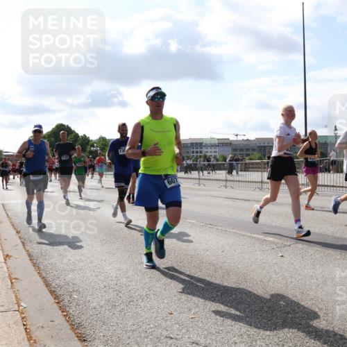 29.06.2025 - hella hamburg halbmarathon Lena Gebhardt http://msf.ph/oto/8446883 29.06.2025 09:53:33 Lombardsbrücke 3186, 130, 607, 1012, 1391, 1466, 1558, 1735, 1750, 1759, 2234, 2270, 2365, 2402, 2516, 2590, 2623, 2890, 2937, 3004, 3146, 3186, 3304, 3414, 4091, 4140, 4247, 4310, 4553, 4949, 4997, 5022, 5115, 5132, 5362, 5460, 5532, 5623, 5624, 5650, 5692, 6071, 6081, 6203, 6282, 6375, 6388, 6460, 6575, 6712, 6903, 7204, 7322, 7385, 7448, 7450, 7480, 7765, 8063, 8664, 9030, 9126, 9626, 9633, 9723, 9965, 11077, 13009 meine-sportfotos.de