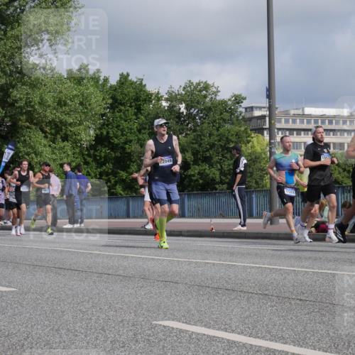 29.06.2025 - hella hamburg halbmarathon Luisa Fischer http://msf.ph/oto/8446896 29.06.2025 09:47:26 Kennedybrücke 1919, 1919, 2049, 19204, 10171, 17374, 15672, 5781, 1758, 2746, 3043, 5070, 5328, 5746, 6781, 7272, 8209, 8883, 9137, 9381, 10171 meine-sportfotos.de