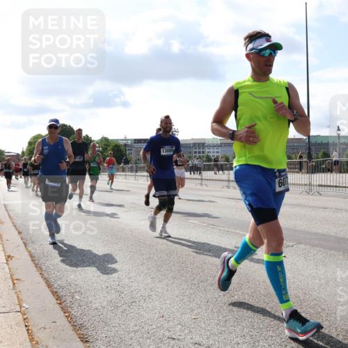 29.06.2025 - hella hamburg halbmarathon Lena Gebhardt http://msf.ph/oto/8446903 29.06.2025 09:53:33 Lombardsbrücke 3186, 3414, 13009, 601, 6282, 1012, 1391, 1466, 1558, 1735, 1750, 1759, 2234, 2270, 2365, 2402, 2516, 2590, 2623, 2890, 2937, 3004, 3146, 3186, 3304, 3414, 4091, 4140, 4247, 4310, 4553, 4949, 4997, 5022, 5115, 5132, 5362, 5460, 5532, 5623, 5624, 5650, 5692, 6071, 6081, 6203, 6282, 6375, 6388, 6460, 6575, 6712, 6903, 7204, 7322, 7385, 7448, 7450, 7480, 7765, 8063, 8664, 9030, 9126, 9626, 9633, 9723, 9965, 11077, 13009 meine-sportfotos.de