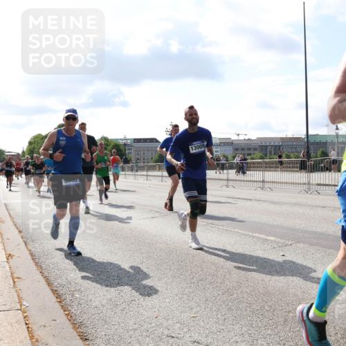 29.06.2025 - hella hamburg halbmarathon Lena Gebhardt http://msf.ph/oto/8446919 29.06.2025 09:53:33 Lombardsbrücke 5400, 13009, 5, 6903, 1012, 1391, 1466, 1558, 1735, 1750, 1759, 2234, 2270, 2365, 2402, 2516, 2590, 2623, 2890, 2937, 3004, 3146, 3186, 3304, 3414, 4091, 4140, 4247, 4310, 4553, 4949, 4997, 5022, 5115, 5132, 5362, 5460, 5532, 5623, 5624, 5650, 5692, 6071, 6081, 6203, 6282, 6375, 6388, 6460, 6575, 6712, 6903, 7204, 7322, 7385, 7448, 7450, 7480, 7765, 8063, 8664, 9030, 9126, 9626, 9633, 9723, 9965, 11077, 13009 meine-sportfotos.de