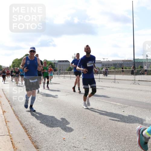 29.06.2025 - hella hamburg halbmarathon Lena Gebhardt http://msf.ph/oto/8446938 29.06.2025 09:53:33 Lombardsbrücke 13009, 1012, 1391, 1466, 1558, 1735, 1750, 1759, 2234, 2270, 2365, 2402, 2516, 2590, 2623, 2890, 2937, 3004, 3146, 3186, 3304, 3414, 4091, 4140, 4247, 4310, 4553, 4949, 4997, 5022, 5115, 5132, 5362, 5460, 5532, 5623, 5624, 5650, 5692, 6071, 6081, 6203, 6282, 6375, 6388, 6460, 6575, 6712, 6903, 7204, 7322, 7385, 7448, 7450, 7480, 7765, 8063, 8664, 9030, 9126, 9626, 9633, 9723, 9965, 11077, 13009 meine-sportfotos.de