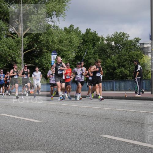 29.06.2025 - hella hamburg halbmarathon Luisa Fischer http://msf.ph/oto/8446941 29.06.2025 09:47:28 Kennedybrücke 9381, 17175, 5746, 1, 30, 15621, 1926, 19194, 9137, 19204, 10171, 7272, 1758, 2746, 3043, 5070, 5328, 5746, 6781, 7272, 8209, 8883, 9137, 9381, 10171 meine-sportfotos.de