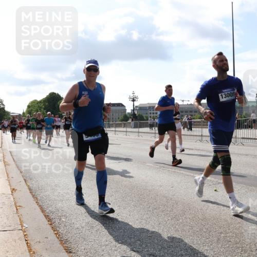 29.06.2025 - hella hamburg halbmarathon Lena Gebhardt http://msf.ph/oto/8446980 29.06.2025 09:53:34 Lombardsbrücke 13009, 8888, 1012, 1391, 1466, 1558, 1735, 1750, 1759, 2234, 2270, 2365, 2402, 2516, 2590, 2623, 2890, 2937, 3004, 3146, 3186, 3414, 4091, 4140, 4247, 4310, 4553, 4949, 4997, 5022, 5115, 5132, 5362, 5460, 5532, 5623, 5624, 5650, 5692, 6071, 6081, 6203, 6282, 6375, 6388, 6460, 6575, 6712, 6903, 7204, 7322, 7385, 7448, 7450, 7480, 7765, 8023, 8063, 8664, 9030, 9126, 9626, 9633, 9723, 9965, 10792, 11077, 13009 meine-sportfotos.de