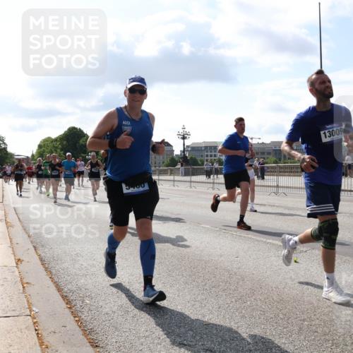 29.06.2025 - hella hamburg halbmarathon Lena Gebhardt http://msf.ph/oto/8447002 29.06.2025 09:53:34 Lombardsbrücke 13009, 88888, 1012, 1391, 1466, 1558, 1735, 1750, 1759, 2234, 2270, 2365, 2402, 2516, 2590, 2623, 2890, 2937, 3004, 3146, 3186, 3414, 4091, 4140, 4247, 4310, 4553, 4949, 4997, 5022, 5115, 5132, 5362, 5460, 5532, 5623, 5624, 5650, 5692, 6071, 6081, 6203, 6282, 6375, 6388, 6460, 6575, 6712, 6903, 7204, 7322, 7385, 7448, 7450, 7480, 7765, 8023, 8063, 8664, 9030, 9126, 9626, 9633, 9723, 9965, 10792, 11077, 13009 meine-sportfotos.de