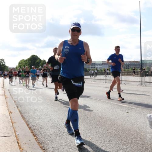 29.06.2025 - hella hamburg halbmarathon Lena Gebhardt http://msf.ph/oto/8447016 29.06.2025 09:53:34 Lombardsbrücke 130, 3186, 1012, 1391, 1466, 1558, 1735, 1750, 1759, 2234, 2270, 2365, 2402, 2516, 2590, 2623, 2890, 2937, 3004, 3146, 3186, 3414, 4091, 4140, 4247, 4310, 4553, 4949, 4997, 5022, 5115, 5132, 5362, 5460, 5532, 5623, 5624, 5650, 5692, 6071, 6081, 6203, 6282, 6375, 6388, 6460, 6575, 6712, 6903, 7204, 7322, 7385, 7448, 7450, 7480, 7765, 8023, 8063, 8664, 9030, 9126, 9626, 9633, 9723, 9965, 10792, 11077, 13009 meine-sportfotos.de