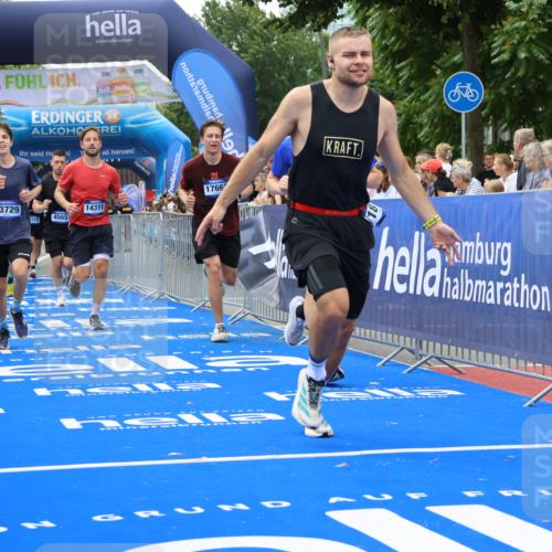 29.06.2025 - hella hamburg halbmarathon Strokosch-Dieckow http://msf.ph/oto/8447022 29.06.2025 10:39:12 Ziel 1445, 2044, 3282, 4565, 4759, 5752, 6037, 6686, 6687, 8319, 8925, 11305, 11619, 12046, 12137, 13479, 13729, 14311, 15556, 16656, 17646, 17668, 18149, 18547 meine-sportfotos.de