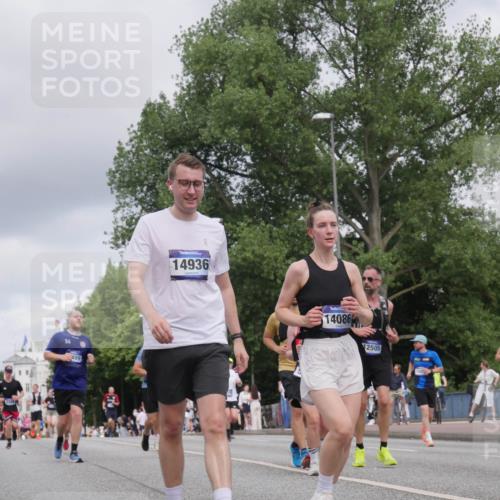 29.06.2025 - hella hamburg halbmarathon Luisa Fischer http://msf.ph/oto/8447031 29.06.2025 10:29:15 Kennedybrücke 14936, 14086, 12505, 3765, 3765, 4378, 5028, 6478, 6663, 9186, 10845, 10846 meine-sportfotos.de