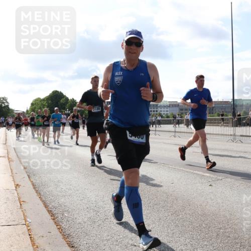 29.06.2025 - hella hamburg halbmarathon Lena Gebhardt http://msf.ph/oto/8447034 29.06.2025 09:53:34 Lombardsbrücke 3186, 3, 1012, 1391, 1466, 1558, 1735, 1750, 1759, 2234, 2270, 2365, 2402, 2516, 2590, 2623, 2890, 2937, 3004, 3146, 3186, 3414, 4091, 4140, 4247, 4310, 4553, 4949, 4997, 5022, 5115, 5132, 5362, 5460, 5532, 5623, 5624, 5650, 5692, 6071, 6081, 6203, 6282, 6375, 6388, 6460, 6575, 6712, 6903, 7204, 7322, 7385, 7448, 7450, 7480, 7765, 8023, 8063, 8664, 9030, 9126, 9626, 9633, 9723, 9965, 10792, 11077, 13009 meine-sportfotos.de