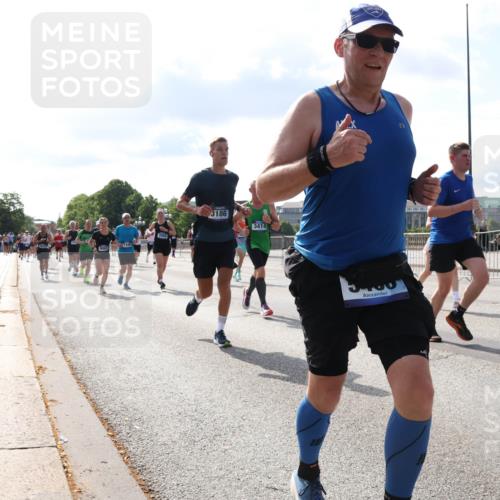 29.06.2025 - hella hamburg halbmarathon Lena Gebhardt http://msf.ph/oto/8447060 29.06.2025 09:53:35 Lombardsbrücke 7448, 3186, 3414, 58888, 1012, 1466, 1558, 1735, 1750, 1759, 2234, 2270, 2365, 2402, 2516, 2623, 2890, 2937, 3004, 3146, 3186, 3414, 4091, 4140, 4247, 4310, 4553, 4949, 4997, 5022, 5115, 5132, 5362, 5460, 5532, 5623, 5624, 5650, 5692, 6071, 6081, 6203, 6282, 6309, 6375, 6388, 6460, 6575, 6712, 6903, 7204, 7322, 7385, 7448, 7450, 7480, 7765, 8023, 8063, 8664, 9030, 9126, 9626, 9633, 9723, 9965, 10792, 11077, 13009 meine-sportfotos.de
