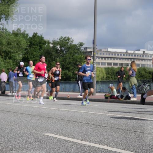29.06.2025 - hella hamburg halbmarathon Luisa Fischer http://msf.ph/oto/8447064 29.06.2025 09:47:33 Kennedybrücke 15328, 1717, 1990, 3043, 4050, 5070, 5328, 5746, 5826, 7272, 7723, 8209, 8883, 9137, 9381, 10171 meine-sportfotos.de