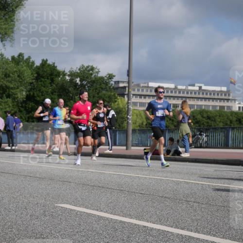 29.06.2025 - hella hamburg halbmarathon Luisa Fischer http://msf.ph/oto/8447074 29.06.2025 09:47:33 Kennedybrücke 1141, 5328, 1990, 3043, 4050, 5070, 5328, 5746, 5826, 7272, 7723, 8209, 8883, 9137, 9381, 10171 meine-sportfotos.de