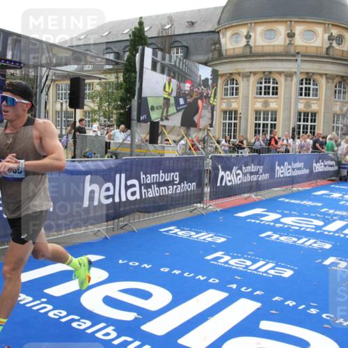 29.06.2025 - hella hamburg halbmarathon Michael Strokosch http://msf.ph/oto/8447077 29.06.2025 10:28:05 Ziel 10106, 10485, 12189, 13383, 14757, 15883, 17488 meine-sportfotos.de