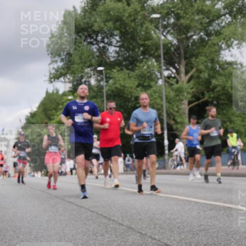29.06.2025 - hella hamburg halbmarathon Luisa Fischer http://msf.ph/oto/8447081 29.06.2025 10:29:18 Kennedybrücke 16301, 3765, 4378, 5028, 5564, 6478, 8079, 8881, 9186, 10219, 10845, 10846 meine-sportfotos.de