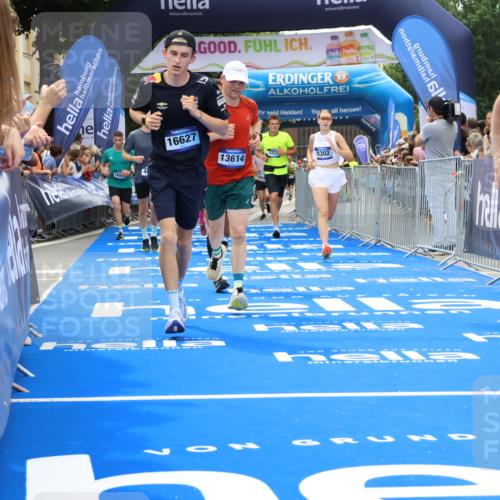29.06.2025 - hella hamburg halbmarathon Strokosch-Dieckow http://msf.ph/oto/8447110 29.06.2025 10:49:02 Ziel 1381, 1452, 2260, 3213, 3985, 4832, 4847, 4890, 6389, 7297, 8302, 8821, 8889, 9695, 10184, 12534, 13183, 13614, 13688, 16414, 16627, 17173, 17632, 18598, 18842 meine-sportfotos.de
