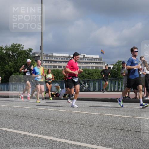 29.06.2025 - hella hamburg halbmarathon Luisa Fischer http://msf.ph/oto/8447111 29.06.2025 09:47:34 Kennedybrücke 7, 11857, 1413, 3289, 1990, 3043, 4050, 5070, 5328, 5746, 5826, 7272, 7723, 8209, 8883, 9137, 9381, 9634, 10171 meine-sportfotos.de