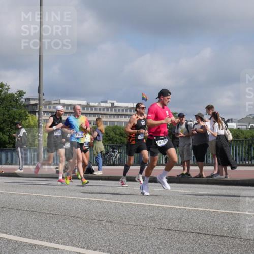 29.06.2025 - hella hamburg halbmarathon Luisa Fischer http://msf.ph/oto/8447123 29.06.2025 09:47:35 Kennedybrücke 11857, 143, 11413, 1810, 14289, 1990, 3043, 4050, 5328, 5746, 5826, 7272, 7723, 8209, 8883, 9137, 9381, 9634 meine-sportfotos.de
