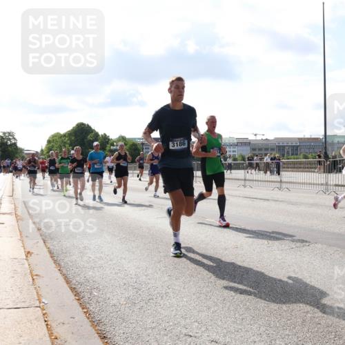 29.06.2025 - hella hamburg halbmarathon Lena Gebhardt http://msf.ph/oto/8447132 29.06.2025 09:53:35 Lombardsbrücke 9965, 744, 3186, 18638, 1012, 1466, 1558, 1735, 1750, 1759, 2234, 2270, 2365, 2402, 2516, 2623, 2890, 2937, 3004, 3146, 3186, 3414, 4091, 4140, 4247, 4310, 4553, 4949, 4997, 5022, 5115, 5132, 5362, 5460, 5532, 5623, 5624, 5650, 5692, 6071, 6081, 6203, 6282, 6309, 6375, 6388, 6460, 6575, 6712, 6903, 7204, 7322, 7385, 7448, 7450, 7480, 7765, 8023, 8063, 8664, 9030, 9126, 9626, 9633, 9723, 9965, 10792, 11077, 13009 meine-sportfotos.de