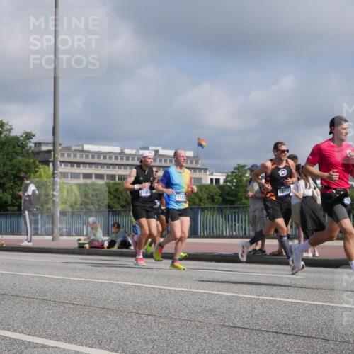 29.06.2025 - hella hamburg halbmarathon Luisa Fischer http://msf.ph/oto/8447140 29.06.2025 09:47:35 Kennedybrücke 11851, 111413, 18102, 1990, 3043, 4050, 5328, 5746, 5826, 7272, 7723, 8209, 8883, 9137, 9381, 9634 meine-sportfotos.de