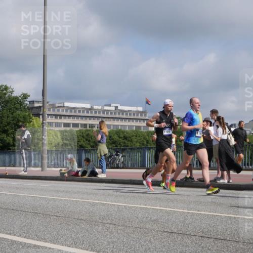 29.06.2025 - hella hamburg halbmarathon Luisa Fischer http://msf.ph/oto/8447152 29.06.2025 09:47:35 Kennedybrücke 4050, 11857, 1141, 1990, 3043, 4050, 5328, 5746, 5826, 7272, 7723, 8209, 8883, 9137, 9381, 9634 meine-sportfotos.de