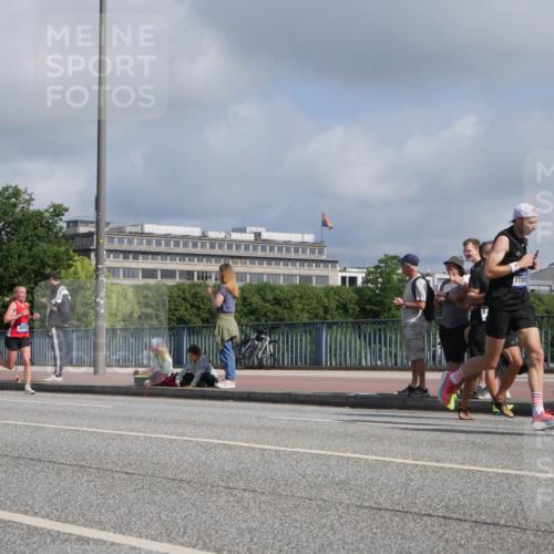 29.06.2025 - hella hamburg halbmarathon Luisa Fischer http://msf.ph/oto/8447170 29.06.2025 09:47:36 Kennedybrücke 1185, 1990, 3043, 4050, 5328, 5746, 5826, 7723, 8883, 9634 meine-sportfotos.de