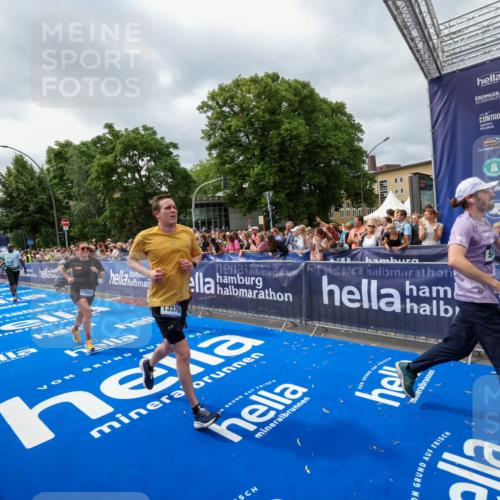 29.06.2025 - hella hamburg halbmarathon Zöllner http://msf.ph/oto/8447175 29.06.2025 10:58:00 Ziel 1200, 2025, 2883, 3093, 3575, 4579, 6531, 7138, 7159, 7189, 8089, 9820, 11394, 12378, 13376, 13465, 14881, 15090, 15349, 15527, 17543, 18762 meine-sportfotos.de