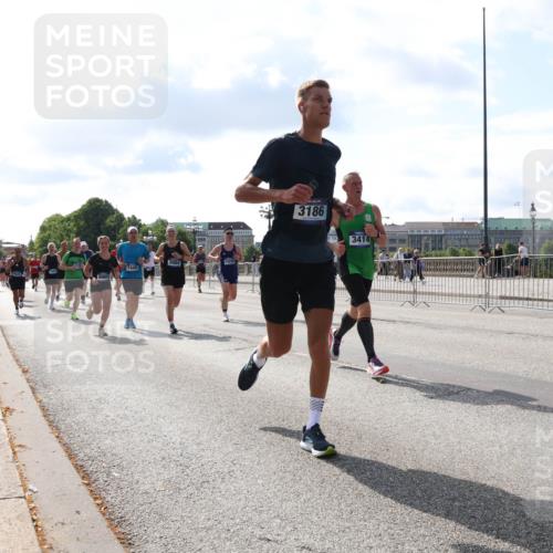29.06.2025 - hella hamburg halbmarathon Lena Gebhardt http://msf.ph/oto/8447196 29.06.2025 09:53:35 Lombardsbrücke 7448, 3004, 14262, 3186, 3414, 1012, 1466, 1558, 1735, 1750, 1759, 2234, 2270, 2365, 2402, 2516, 2623, 2890, 2937, 3004, 3146, 3186, 3414, 4091, 4140, 4247, 4310, 4553, 4949, 4997, 5022, 5115, 5132, 5362, 5460, 5532, 5623, 5624, 5650, 5692, 6071, 6081, 6203, 6282, 6309, 6375, 6388, 6460, 6575, 6712, 6903, 7204, 7322, 7385, 7448, 7450, 7480, 7765, 8023, 8063, 8664, 9030, 9126, 9626, 9633, 9723, 9965, 10792, 11077, 13009 meine-sportfotos.de