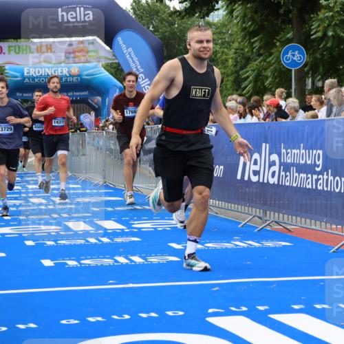 29.06.2025 - hella hamburg halbmarathon Strokosch-Dieckow http://msf.ph/oto/8447207 29.06.2025 10:39:12 Ziel 1445, 2044, 3282, 4565, 4759, 5752, 6037, 6686, 6687, 8319, 8925, 11305, 11619, 12046, 12137, 13479, 13729, 14311, 15556, 16656, 17646, 17668, 18149, 18547 meine-sportfotos.de