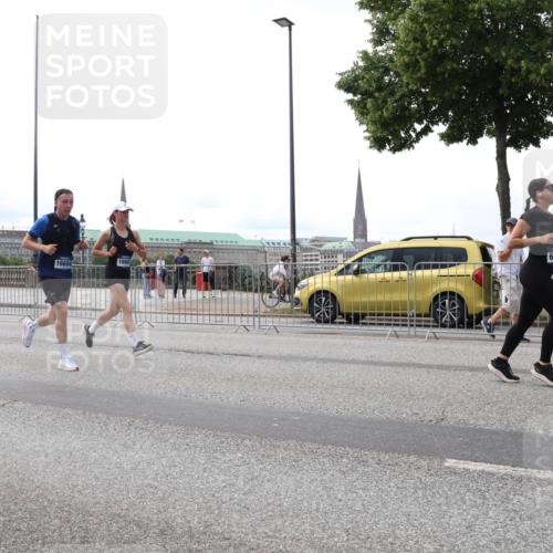29.06.2025 - hella hamburg halbmarathon Lena Gebhardt http://msf.ph/oto/8447210 29.06.2025 10:30:14 Lombardsbrücke 18046, 16604, 1660, 1097, 1547, 1694, 2302, 2699, 2901, 3443, 3573, 3613, 4575, 4580, 4819, 5063, 5322, 6598, 6616, 6626, 8388, 8792, 8941, 9095, 10162, 10880, 11376, 12305, 12349, 12350, 12504, 12537, 12687, 12688, 12710, 13031, 13418, 14304, 14421, 15266, 15789, 15938, 16182, 16504, 16601, 16604, 16735, 16769, 16864, 17529, 18046, 18503, 18671 meine-sportfotos.de