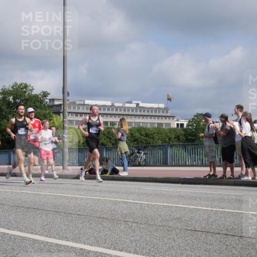 29.06.2025 - hella hamburg halbmarathon Luisa Fischer http://msf.ph/oto/8447231 29.06.2025 09:47:39 Kennedybrücke 1223, 18099, 140, 9571, 723, 7389, 1990, 4050, 4679, 4698, 5826, 6358, 7481, 7723, 8883, 9634, 10017 meine-sportfotos.de