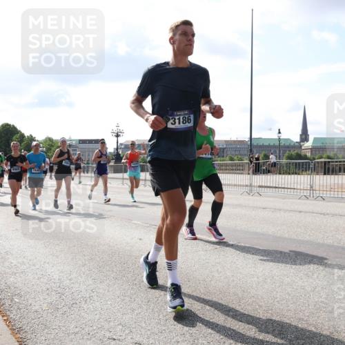 29.06.2025 - hella hamburg halbmarathon Lena Gebhardt http://msf.ph/oto/8447236 29.06.2025 09:53:35 Lombardsbrücke 07, 7448, 16084, 3186, 18638, 1012, 1466, 1558, 1735, 1750, 1759, 2234, 2270, 2365, 2402, 2516, 2623, 2890, 2937, 3004, 3146, 3186, 3414, 4091, 4140, 4247, 4310, 4553, 4949, 4997, 5022, 5115, 5132, 5362, 5460, 5532, 5623, 5624, 5650, 5692, 6071, 6081, 6203, 6282, 6309, 6375, 6388, 6460, 6575, 6712, 6903, 7204, 7322, 7385, 7448, 7450, 7480, 7765, 8023, 8063, 8664, 9030, 9126, 9626, 9633, 9723, 9965, 10792, 11077, 13009 meine-sportfotos.de