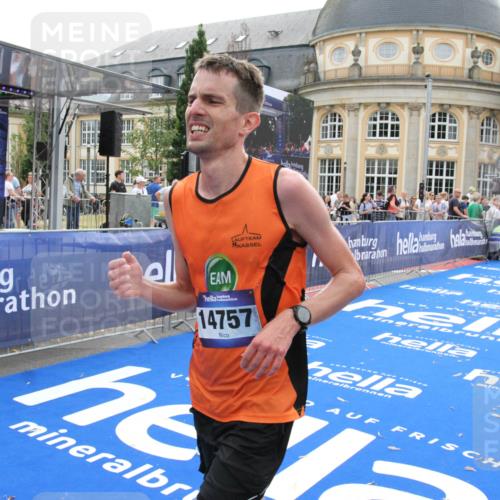 29.06.2025 - hella hamburg halbmarathon Michael Strokosch http://msf.ph/oto/8447257 29.06.2025 10:28:10 Ziel 13383, 14757, 15883 meine-sportfotos.de