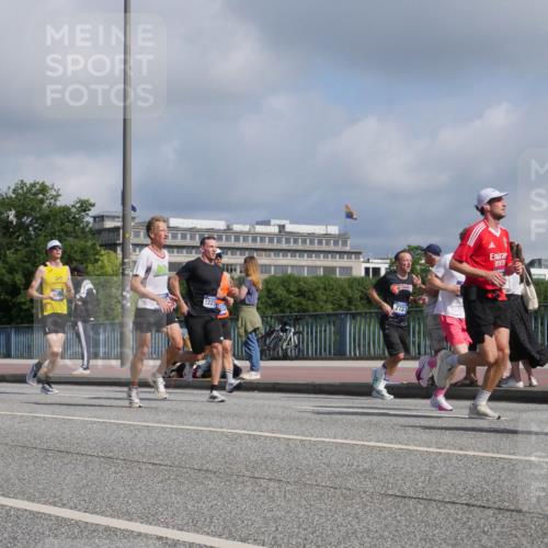 29.06.2025 - hella hamburg halbmarathon Luisa Fischer http://msf.ph/oto/8447287 29.06.2025 09:47:41 Kennedybrücke 1223, 634, 7723, 18, 1990, 2689, 4050, 4679, 4698, 4749, 5826, 6358, 7481, 7723, 9634, 10017 meine-sportfotos.de