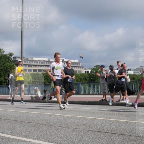 29.06.2025 - hella hamburg halbmarathon Luisa Fischer http://msf.ph/oto/8447297 29.06.2025 09:47:42 Kennedybrücke 1990, 582, 194, 1402, 1990, 2689, 4050, 4679, 4698, 4749, 5826, 6358, 7481, 7723, 9634, 10017 meine-sportfotos.de