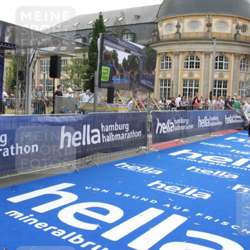 29.06.2025 - hella hamburg halbmarathon Michael Strokosch http://msf.ph/oto/8447304 29.06.2025 10:28:11 Ziel 13383, 14757, 15883 meine-sportfotos.de