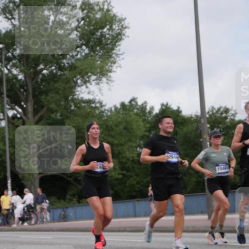29.06.2025 - hella hamburg halbmarathon Luisa Fischer http://msf.ph/oto/8447309 29.06.2025 10:29:37 Kennedybrücke 94, 2946, 10465, 9349, 1479, 1973, 3617, 4358, 5497, 6637, 10465 meine-sportfotos.de