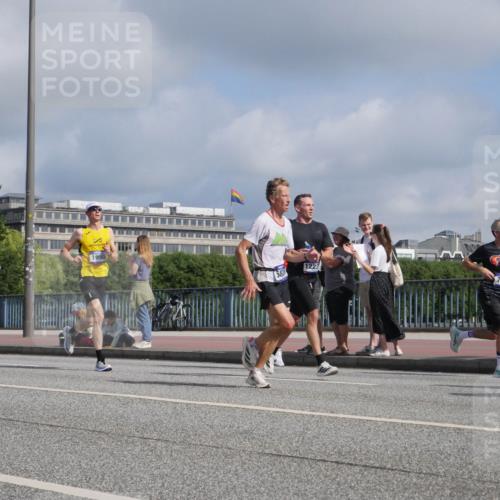 29.06.2025 - hella hamburg halbmarathon Luisa Fischer http://msf.ph/oto/8447312 29.06.2025 09:47:42 Kennedybrücke 1990, 1223, 7723, 1990, 2689, 4050, 4679, 4698, 4749, 5826, 6358, 7481, 7723, 9634, 10017 meine-sportfotos.de