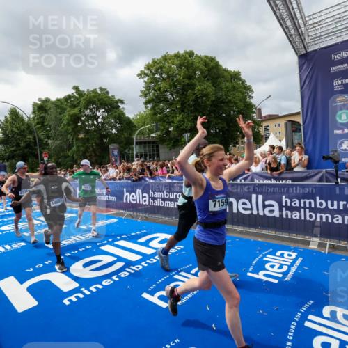 29.06.2025 - hella hamburg halbmarathon Zöllner http://msf.ph/oto/8447365 29.06.2025 10:58:03 Ziel 1200, 2025, 3093, 3141, 3575, 4579, 6531, 6892, 7159, 7189, 8089, 10036, 11394, 11832, 12378, 12773, 13465, 14881, 15090, 15349, 15527, 18762 meine-sportfotos.de