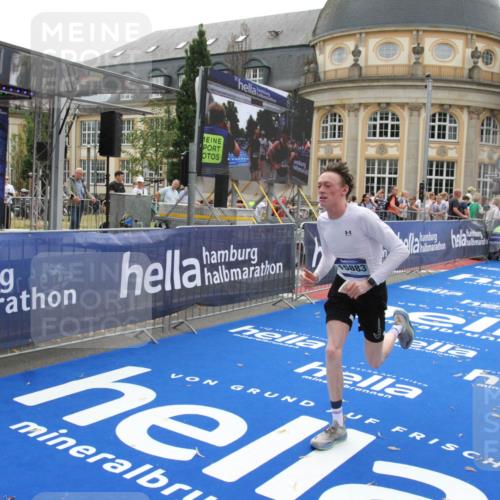29.06.2025 - hella hamburg halbmarathon Michael Strokosch http://msf.ph/oto/8447368 29.06.2025 10:28:12 Ziel 14757, 15883 meine-sportfotos.de