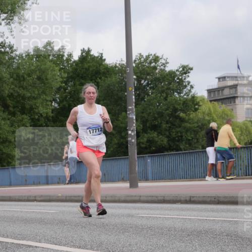 29.06.2025 - hella hamburg halbmarathon Luisa Fischer http://msf.ph/oto/8447371 29.06.2025 10:29:41 Kennedybrücke 17712, 1479, 1973, 3617, 4358, 6159, 6637, 8281, 10465 meine-sportfotos.de